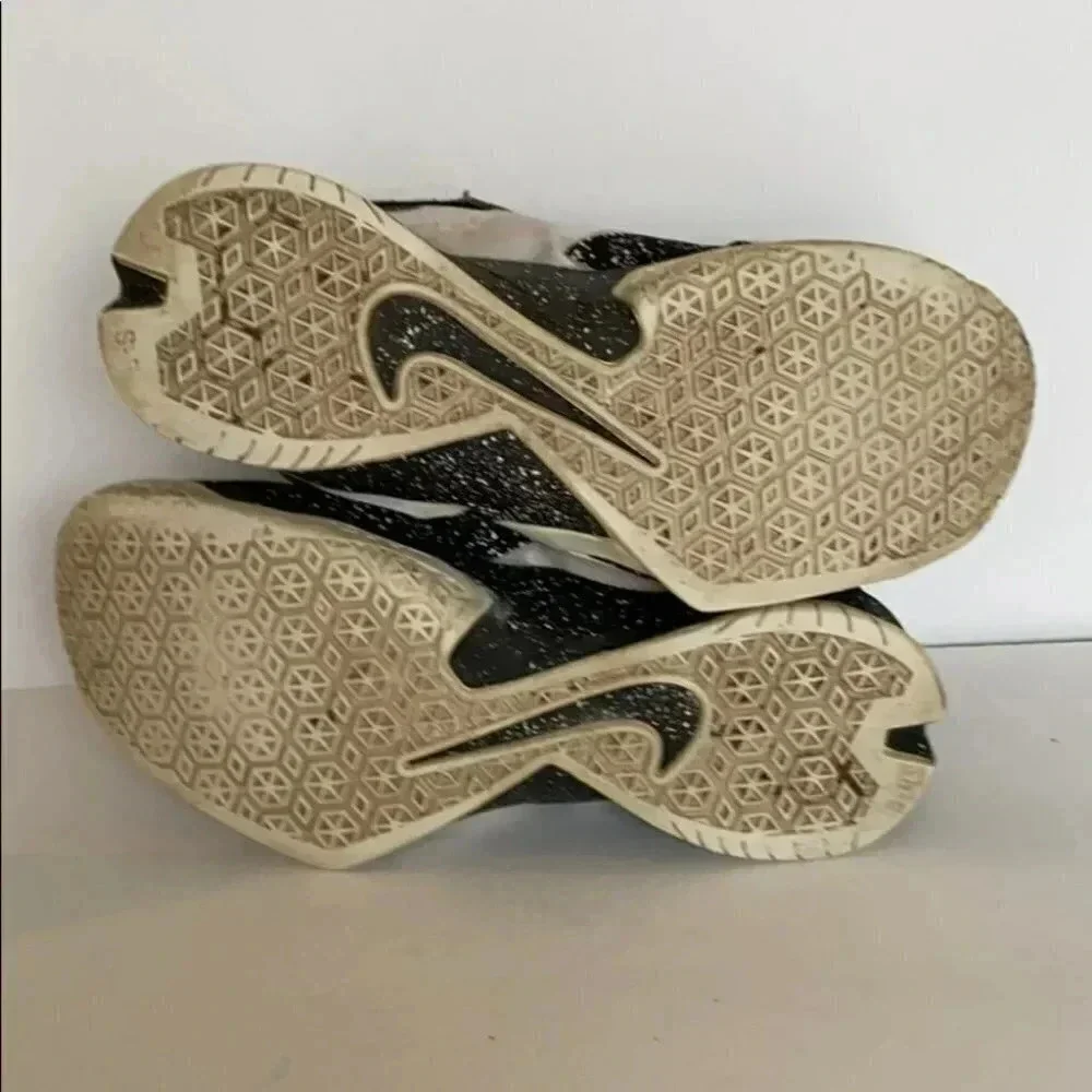Nike Zoom soldier 8 men's 9‎ black/white sneakers